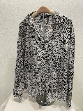 Vince Black & White Paisley Button-Front Blouse